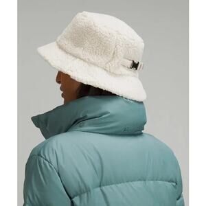 Lululemon Textured Fleece Adjustable Strap Ivory Bucket Size Small Blokecore